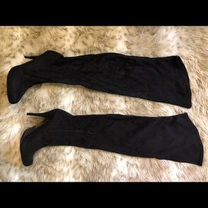 Shoe dazzle Thigh high black boot